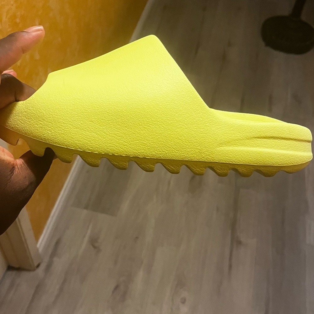 lightly used size 10 yeezy slides